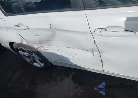 2013 BMW 328I xDrive z USA, uszkodzony, nr VIN WBA3B5C55DF593060